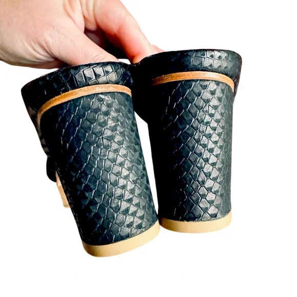 Coclico Redhook Platform Clog Sandals - Picture 5 of 10